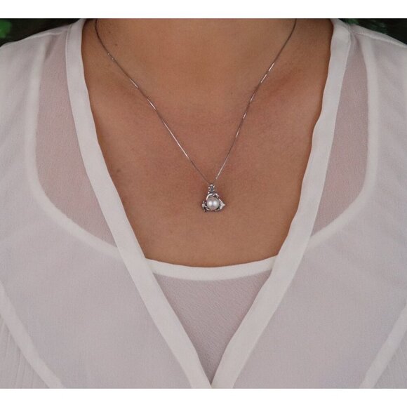 Pendant Only 14K White Gold Akoya Pearl Dolphin Pendant 5/8" x 1/2" - Picture 4 of 8